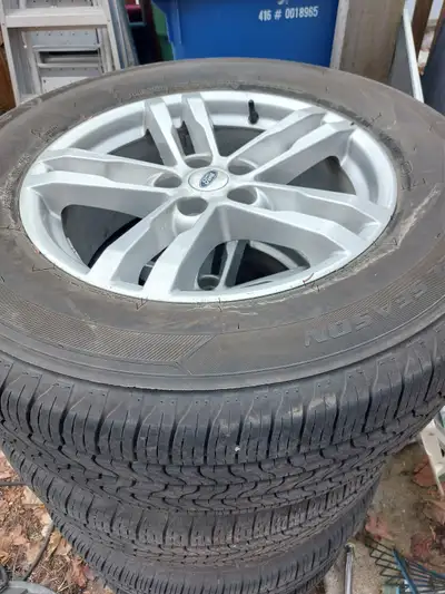 255 65 R18 comme neuves like new 700$