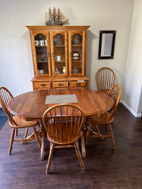 Table chairs and hutch 