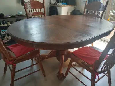 Superbe table style antique avec 6 chaises-FAITES VOTRE OFFRE, View more