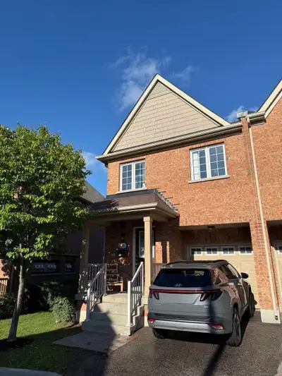 ✨ BEAUTIFUL, BRIGHT & FULLY FURNISHED ROOM FOR RENT – AURORA ✨ Location: Bayview & St. John’s Availa...