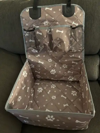 Pet Seat Cover. Weight estimate up to 15lbs. Has pockets as well. Pick up only. No holds. $15. Price...