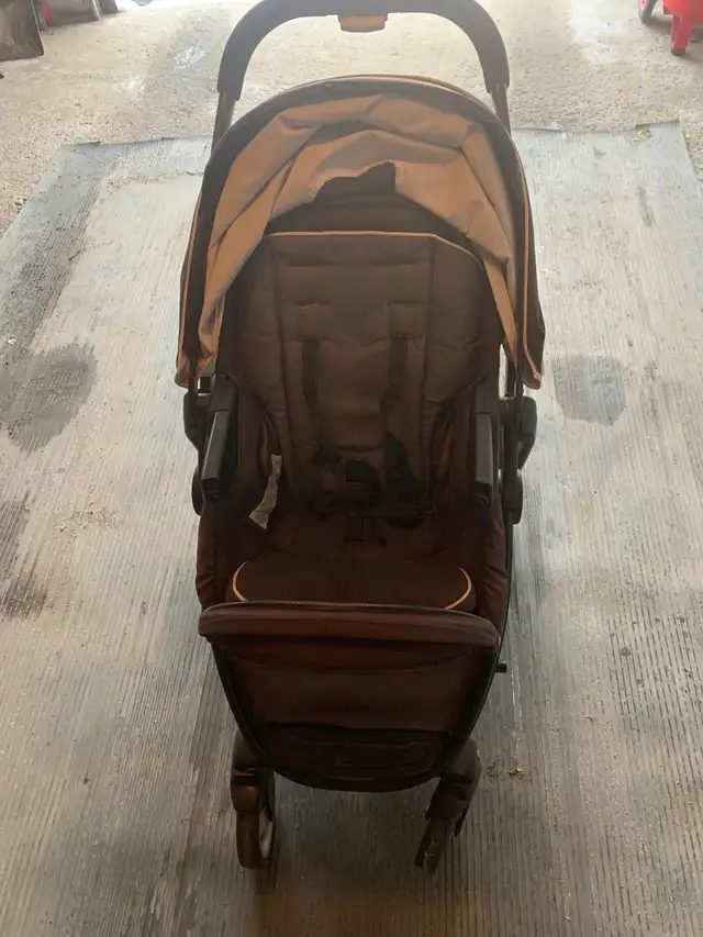 Poussette/Stroller  in Strollers, Carriers & Car Seats in Longueuil / South Shore - Image 2