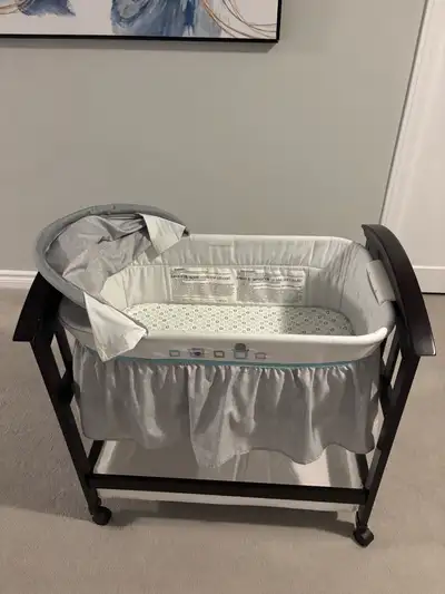 Bassinet - Summer infant Bassinet - mint condition, View more