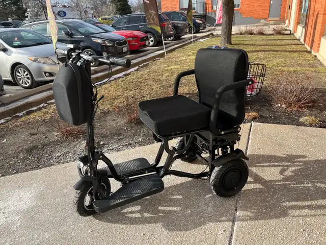Newest Arrival | EMMO Fold Rider Scooter | Removable Li Battery in eBike in Mississauga / Peel Region - Image 3