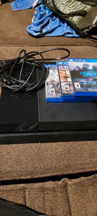 Selling ps4+ 3 games