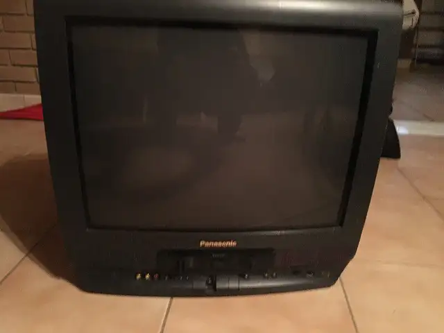 Panasonic tv  vcr combo vintage in TVs in Mississauga / Peel Region - Image 2