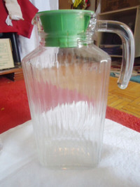 1 Liter Glass Juice Jug with Green Stopper - Like New