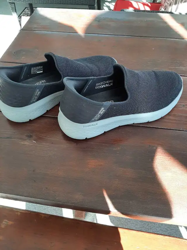 sketchers go walk slip in in Men's Shoes in Nanaimo - Image 5