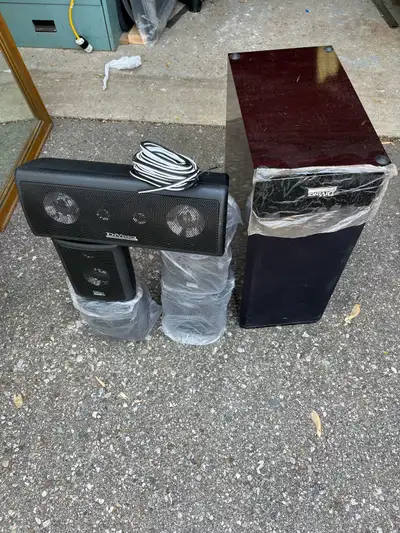 Elevate your audio experience with this Davinci surround sound speaker system. This new set delivers...