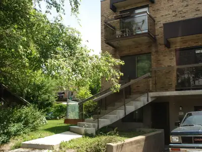 Ahuntsic central 7 1/2  dans triplex