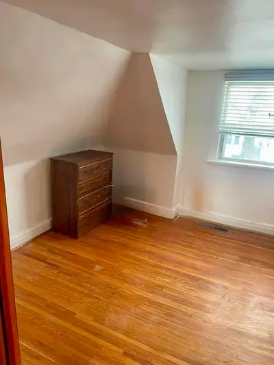 Private apartment for rent in downtown Toronto. Female tenant only. Available immediately. One bedro...