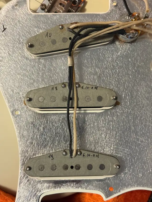 Fender Custom Shop 1969 Stratocaster in Guitars in Windsor Region - Image 11