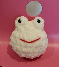 Grenouille en laine fait à la main/Handmade crochet frog