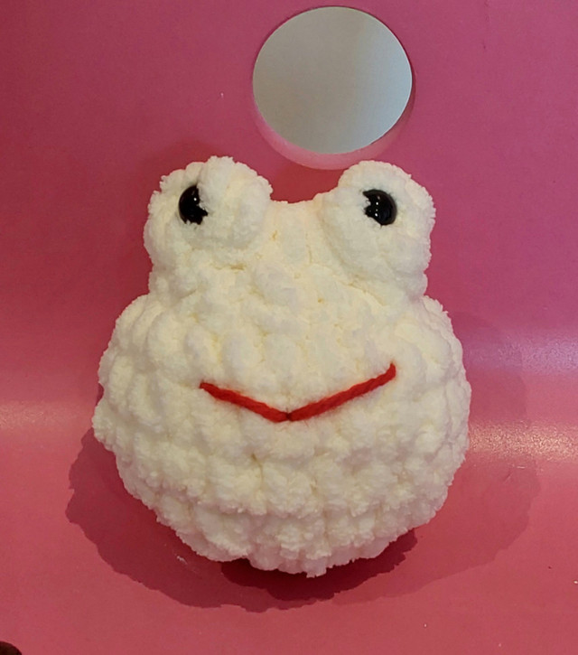 Grenouille en laine fait à la main/Handmade crochet frog dans Jouets et jeux  à Longueuil/Rive Sud