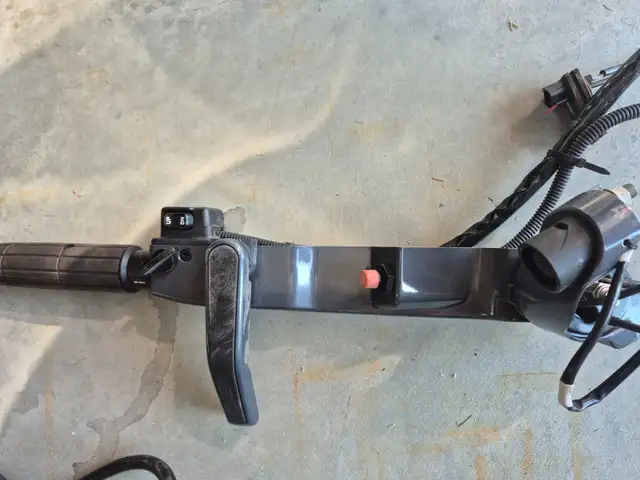 2021 Yamaha 9.9 hp  outboard motor in Other in Kamloops - Image 4