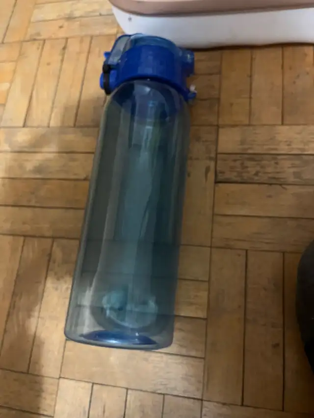 Water Bottle in Other in Mississauga / Peel Region - Image 2