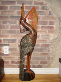 Pélican de bois et Chien sculpté.
