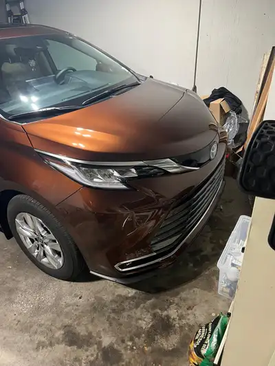 TOYOTA SIENNA LIMITED AWD HYBRID; HEATED AND COLD SEATS FRONT AND BACK HEATED SEATS HEATED STERING P...