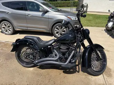 2017 Fatboy S Screaming eagle 110 25,000 km New DNA wheels and new tires. 21x18 wheels. New they wer...