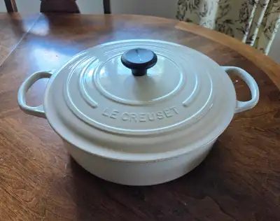 Le Creuset Shallow Round Dutch Oven 6.2L Meringue, View more