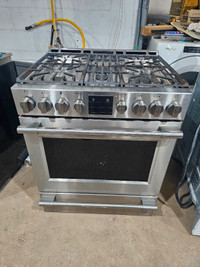 Like New!! Frigidaire 30" Stainless Steel Gas Stove Oven Range