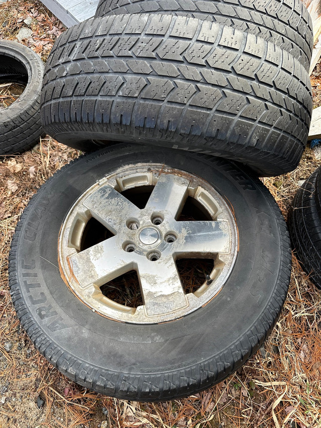 Two sets of Jeep wheels and 5th wheel hitch in Garage Sales in Yarmouth - Image 2