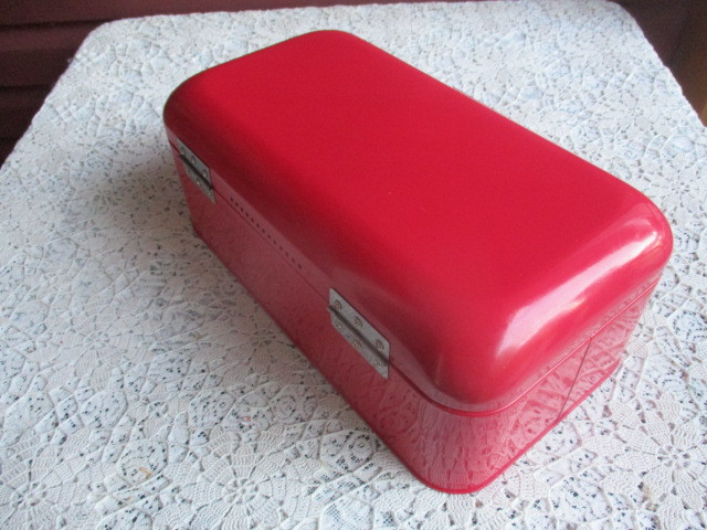 Vintage Style Metal Bread Box in Kitchen & Dining Wares in New Glasgow - Image 3