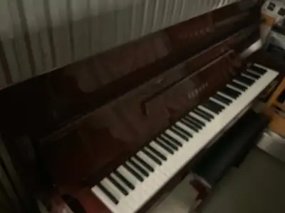 Yamaha C109 PM – Piano droit acajou – 2 000 $ négociable, View more
