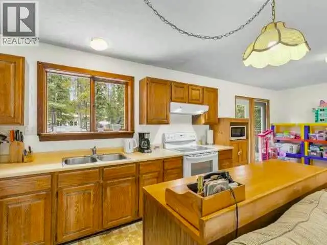 3-Bedroom Country Residential House for Rent in Long Term Rentals in Whitehorse - Image 10