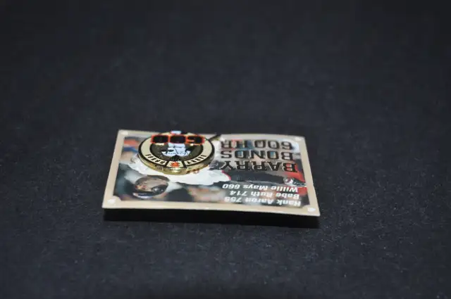 BARRY BONDS COMMEMORATIVE 600 HR PIN With ORIGINAL PACKAGING in Arts & Collectibles in Victoriaville - Image 9