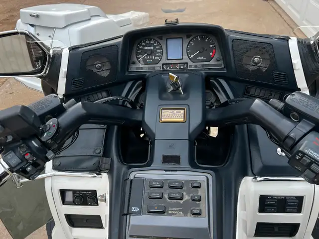 1995 Goldwing/Trailer combo. 20th anniversary special edition in Touring in Regina - Image 7