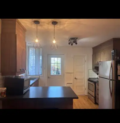 Disponible dès maintenant! *** 800$ seulement pour le mois de juin (rabais de 115$). Recherche coloc...