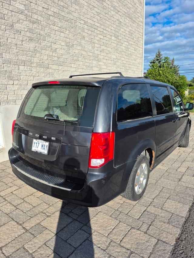 Dodge Grand Caravan 2012 en bonne condition — photo 3