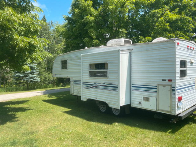 24 fifth wheel prowler camper  in Travel Trailers & Campers in Oakville / Halton Region - Image 4