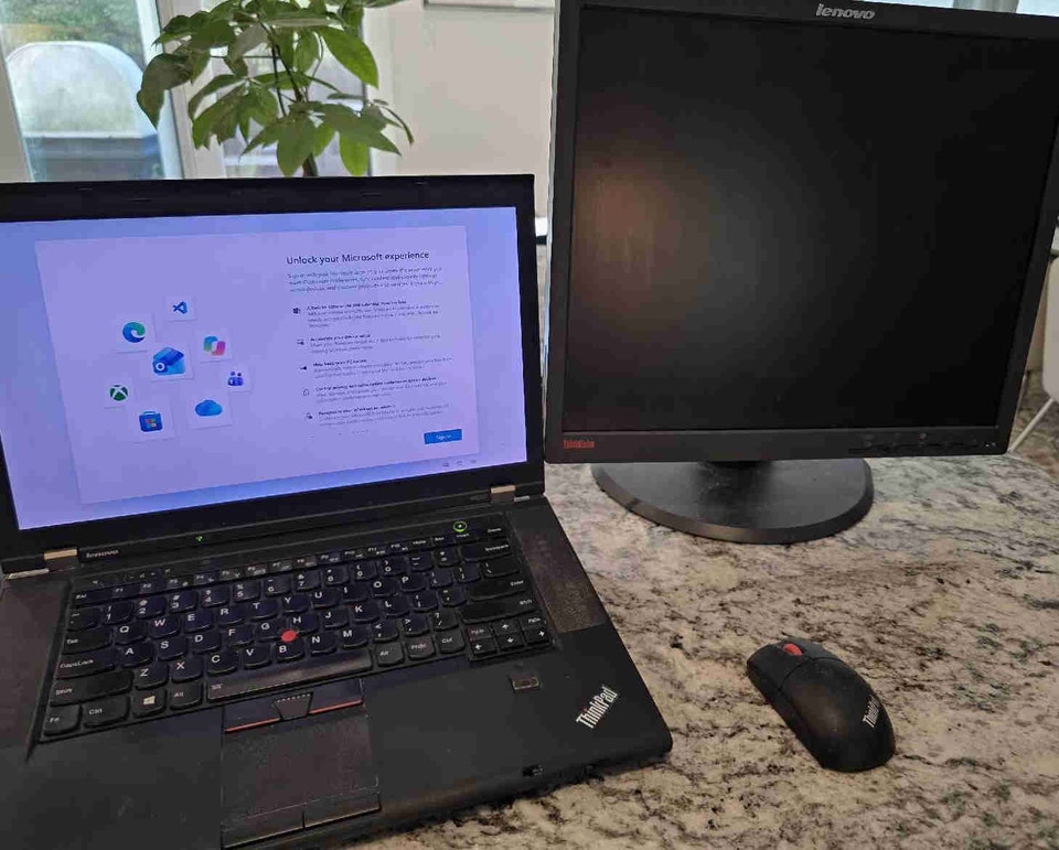 Lenovo ThinkPads, Docking station & Monitor + Drobo-FS | Laptops ...