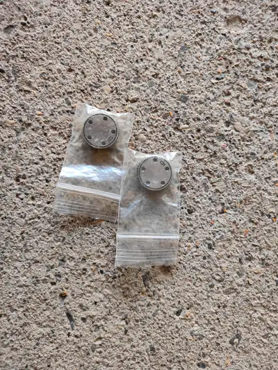 2 pieces of golf weight 10g each for Scotty Cameron putters. Not sure if they are authentic or not....