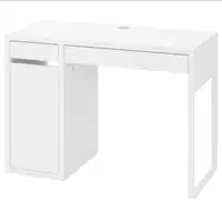 White Desk IKEA/ Bureau Blanc IKEA