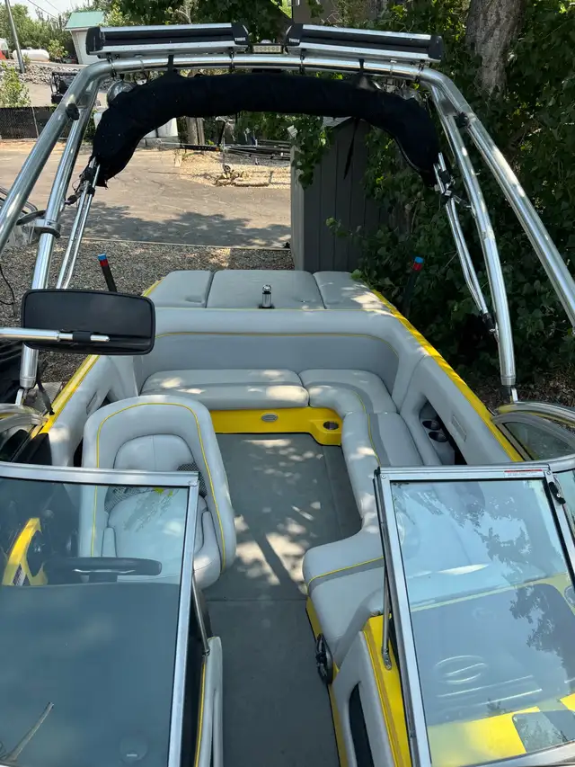 2008 Supreme V220 Surf Boat  in Powerboats & Motorboats in Regina - Image 8