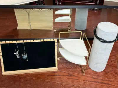 This used jewelry display provides an elegant solution for organizing and showcasing your favorite p...