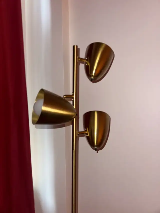 Gold floor lamp vintage mcm brass metal style 66" height in Indoor Lighting & Fans in City of Montréal - Image 6