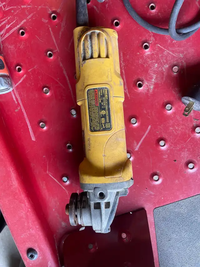 Dewalt grinder in Power Tools in Barrie - Image 4