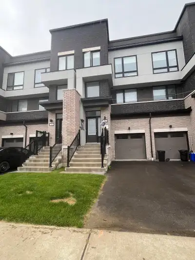 1 bedroom for Rent in a 3 Bedroom Townhouse