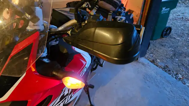 Honda Africa Twin (READ AD) DCT. Amazing Bike. REDUCED! in Touring in St. Albert - Image 8