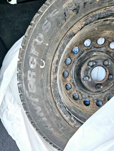 I wanna sell my snow tire after when I trade my car , this snow tire fit for nissan sentra 2016 used...