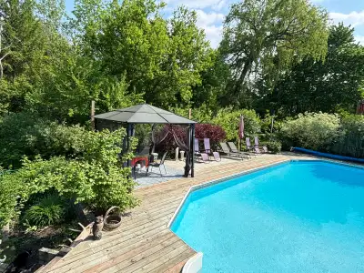 A MUST SEE - Clean Bright Studio - One of a Kind!