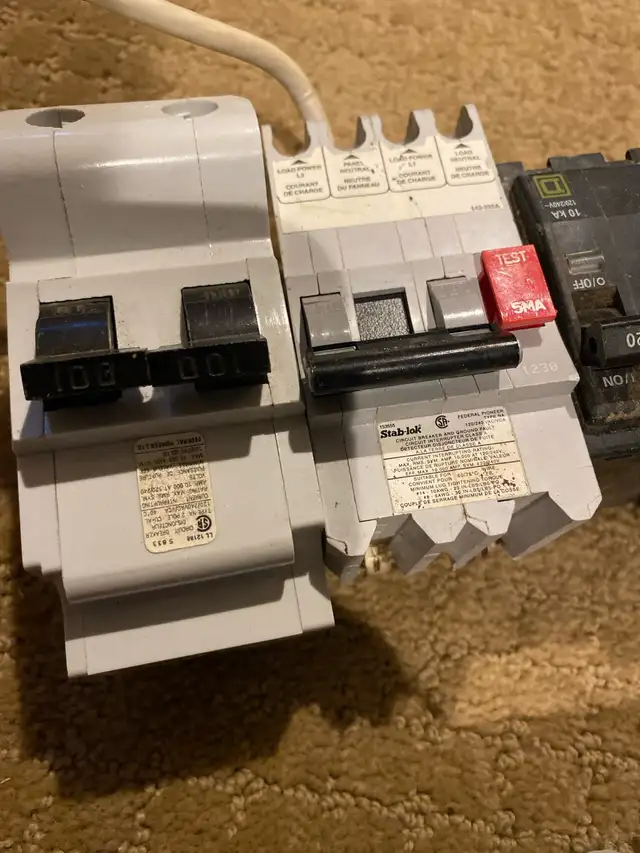 Stab-lok breakers in Electrical in Strathcona County - Image 3