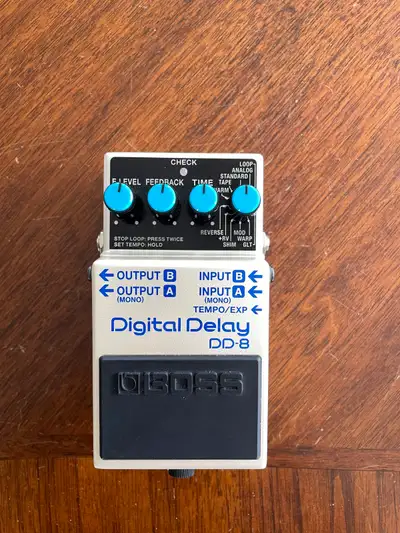 Découvrez la pédale de delay Boss DD-8, l’outil ultime pour sculpter votre son avec une précision et...
