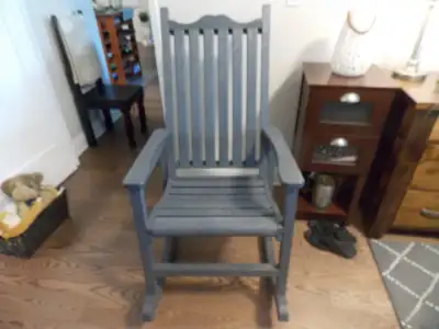 VERY SOLID rocking chair made of composite material, very heavy. Ideal for outdoor patio, weather do...
