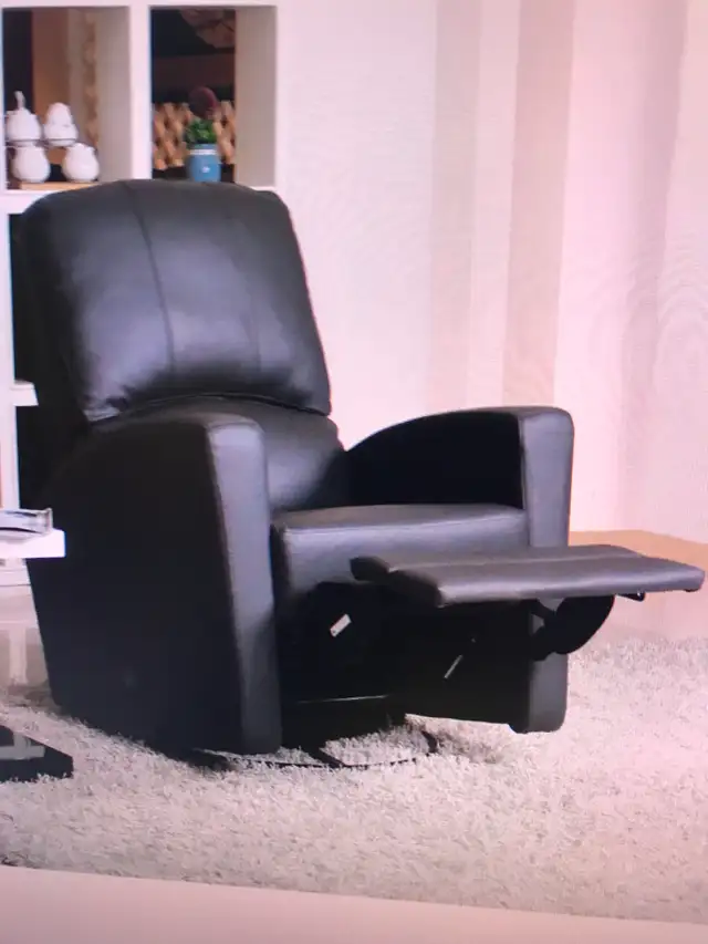2 ARMCHAIRS FOR VR   VEGAN LEATHER QUICK SALE  500./262863274336259121