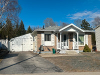 3 Bedrooms Bungalow in Move-In Condition!